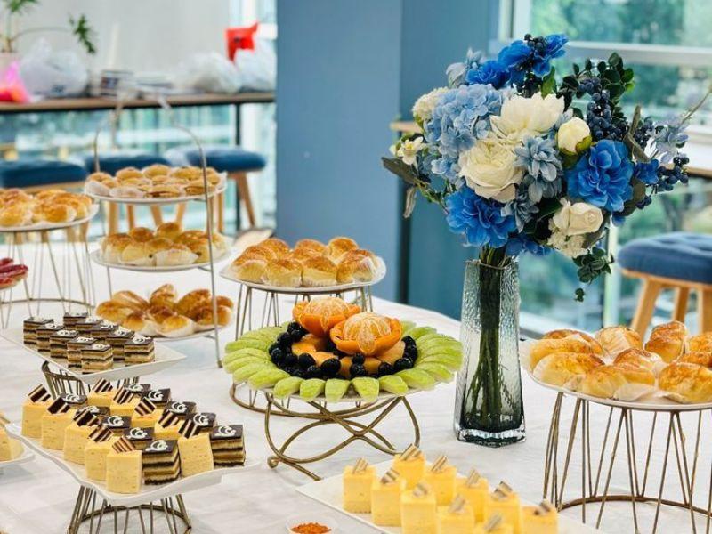 Teabreak thường gồm có trái cây, bánh ngọt và các đồ uống kèm theo